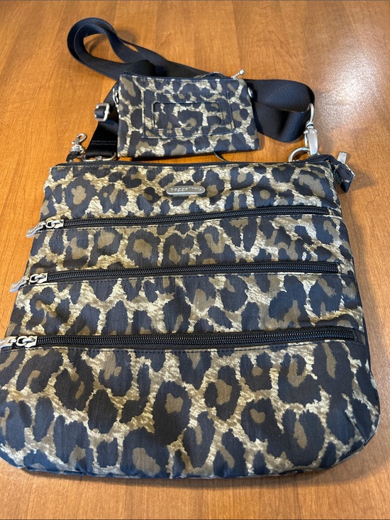 Baggallini Handbags - Leopard Print Baggallini Crossbody Bag with Detachable Strap and pouch
